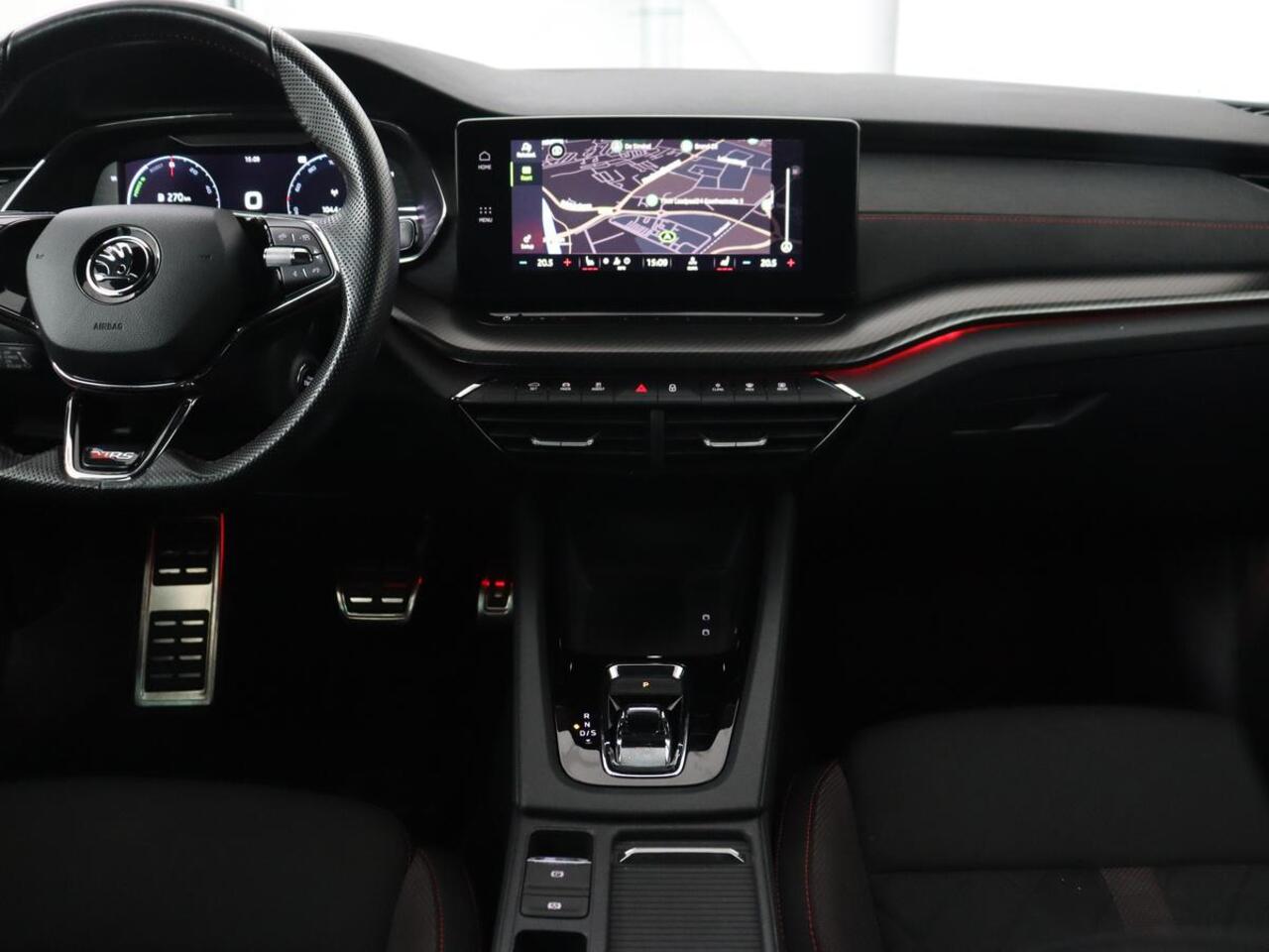 Skoda OCTAVIA 1.4 TSI RS iV PHEV | Stoelverwarming | Head-Up | Matrix LED | Sfeerverlichting | Adaptive cruise | Side Assist | Carplay | Sportstoelen | Achterbankverwarming | Camera | Navigatie | Plug In