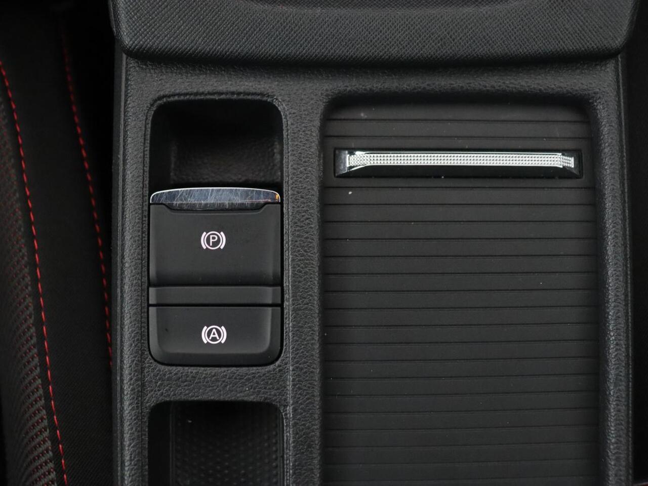 Skoda OCTAVIA 1.4 TSI RS iV PHEV | Stoelverwarming | Head-Up | Matrix LED | Sfeerverlichting | Adaptive cruise | Side Assist | Carplay | Sportstoelen | Achterbankverwarming | Camera | Navigatie | Plug In