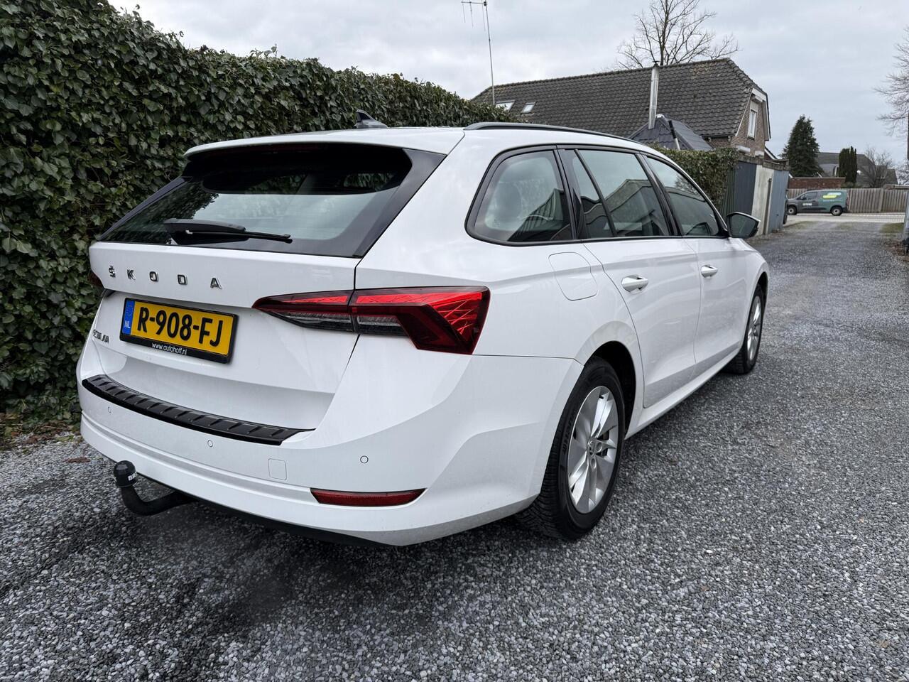 Skoda OCTAVIA Combi 1.0 TSI Business Edition | Airco | Cruise Control | LMV | Trekhaak | APK tot 07-05-2027!