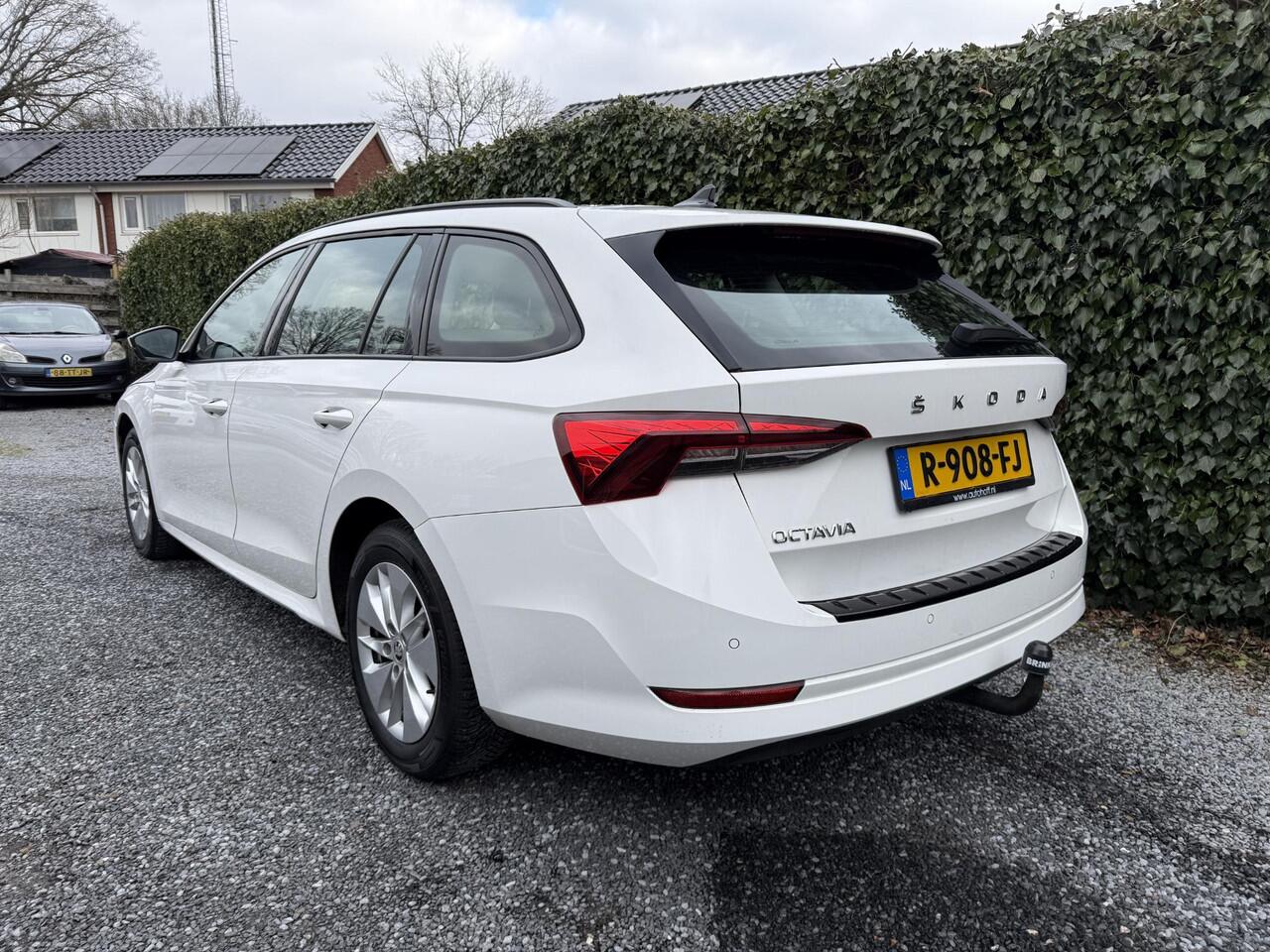 Skoda OCTAVIA Combi 1.0 TSI Business Edition | Airco | Cruise Control | LMV | Trekhaak | APK tot 07-05-2027!