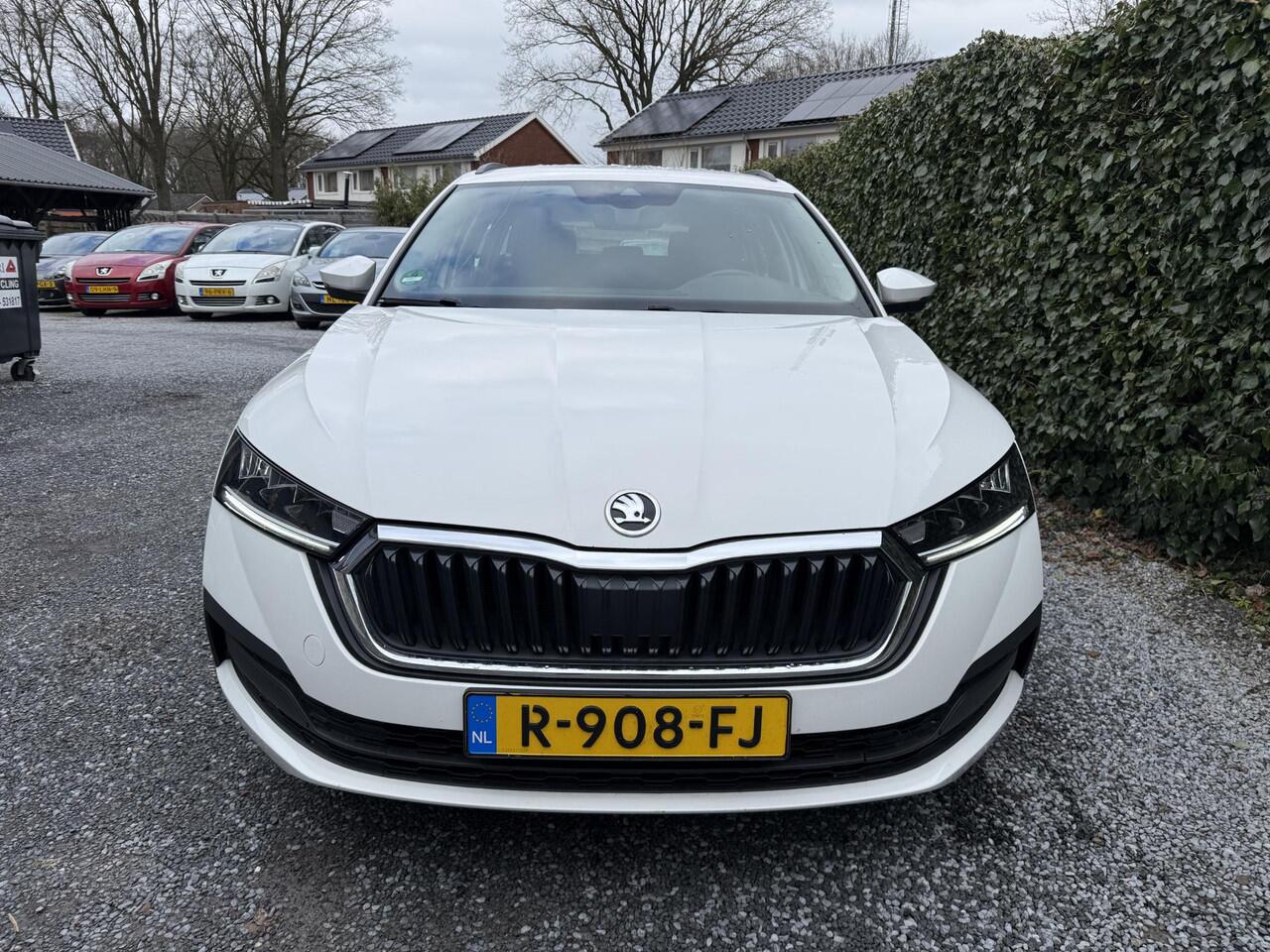 Skoda OCTAVIA Combi 1.0 TSI Business Edition | Airco | Cruise Control | LMV | Trekhaak | APK tot 07-05-2027!