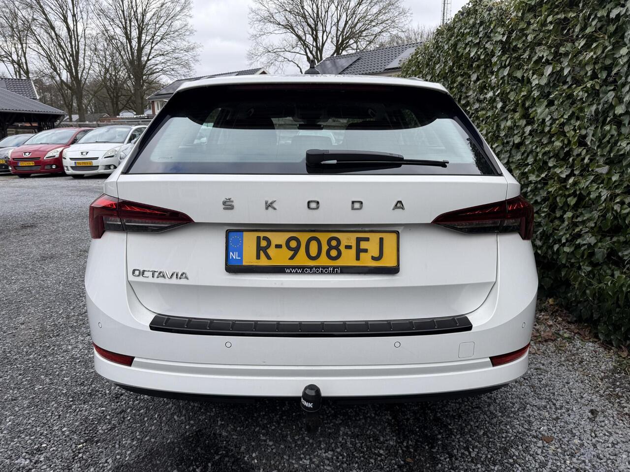 Skoda OCTAVIA Combi 1.0 TSI Business Edition | Airco | Cruise Control | LMV | Trekhaak | APK tot 07-05-2027!