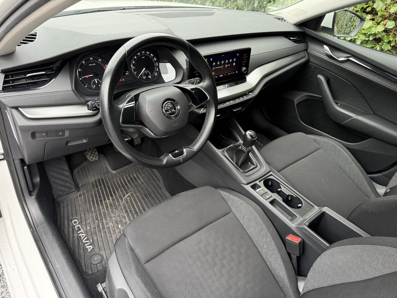 Skoda OCTAVIA Combi 1.0 TSI Business Edition | Airco | Cruise Control | LMV | Trekhaak | APK tot 07-05-2027!