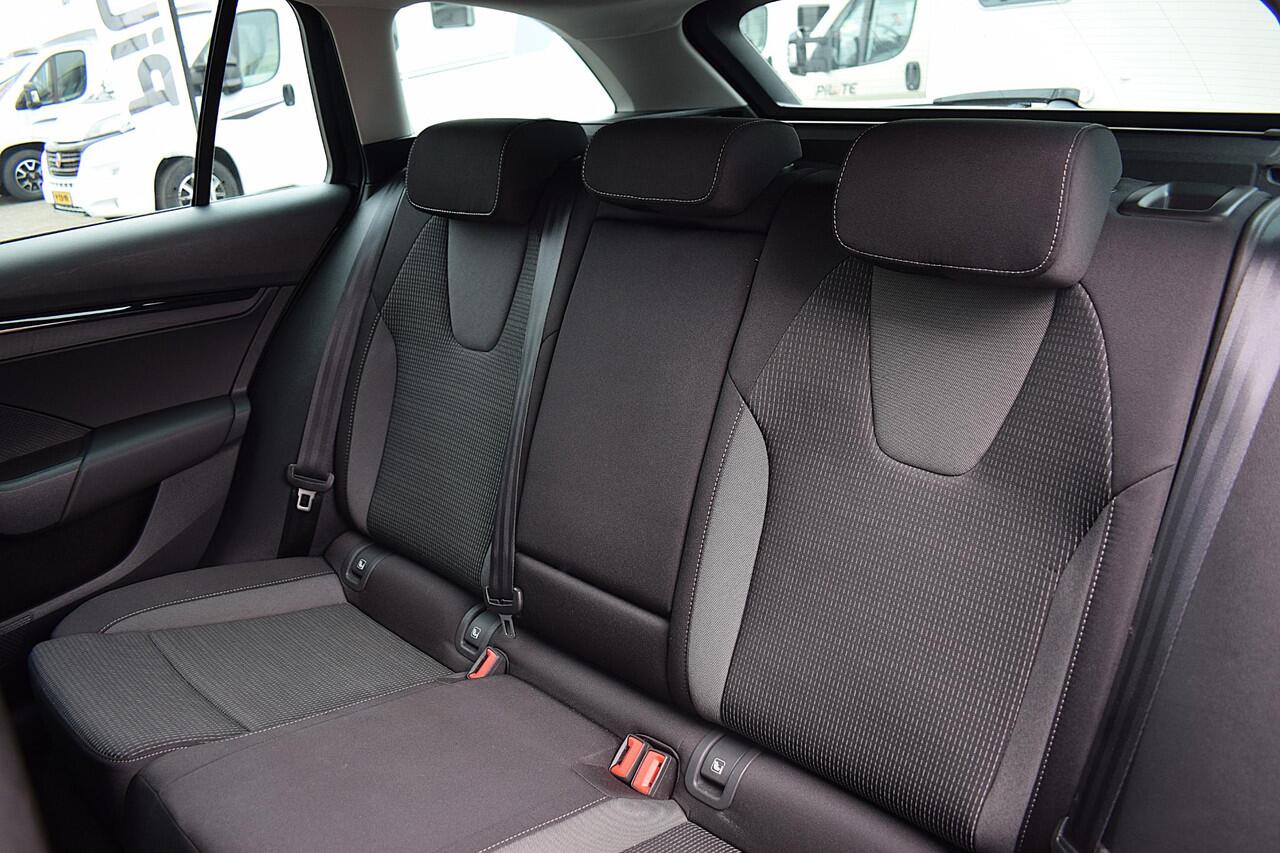 Skoda OCTAVIA Combi 1.0 e-TSI Business Edition | Apple CarPlay | Stoelverw. | Camera | Sportstoelen