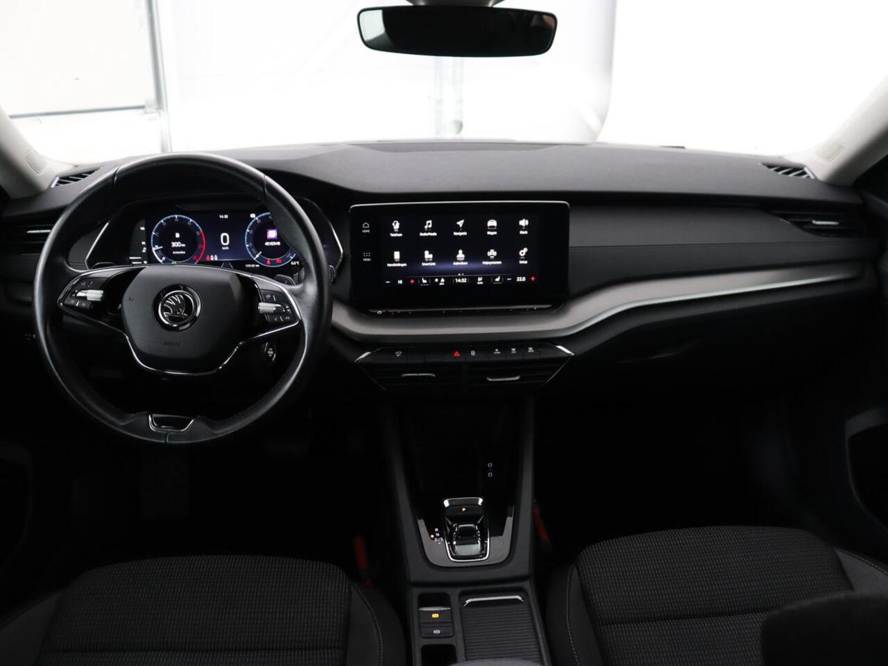 Skoda OCTAVIA 1.0 e-TSI Ambition | Stoelverwarming | Trekhaak | Carplay | Navigatie | Full LED | Parkeerhulp | Cruise control | Climate control | Bluetooth