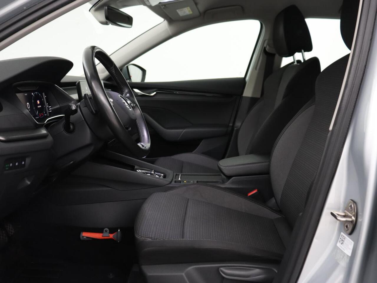 Skoda OCTAVIA 1.0 e-TSI Ambition | Stoelverwarming | Trekhaak | Carplay | Navigatie | Full LED | Parkeerhulp | Cruise control | Climate control | Bluetooth