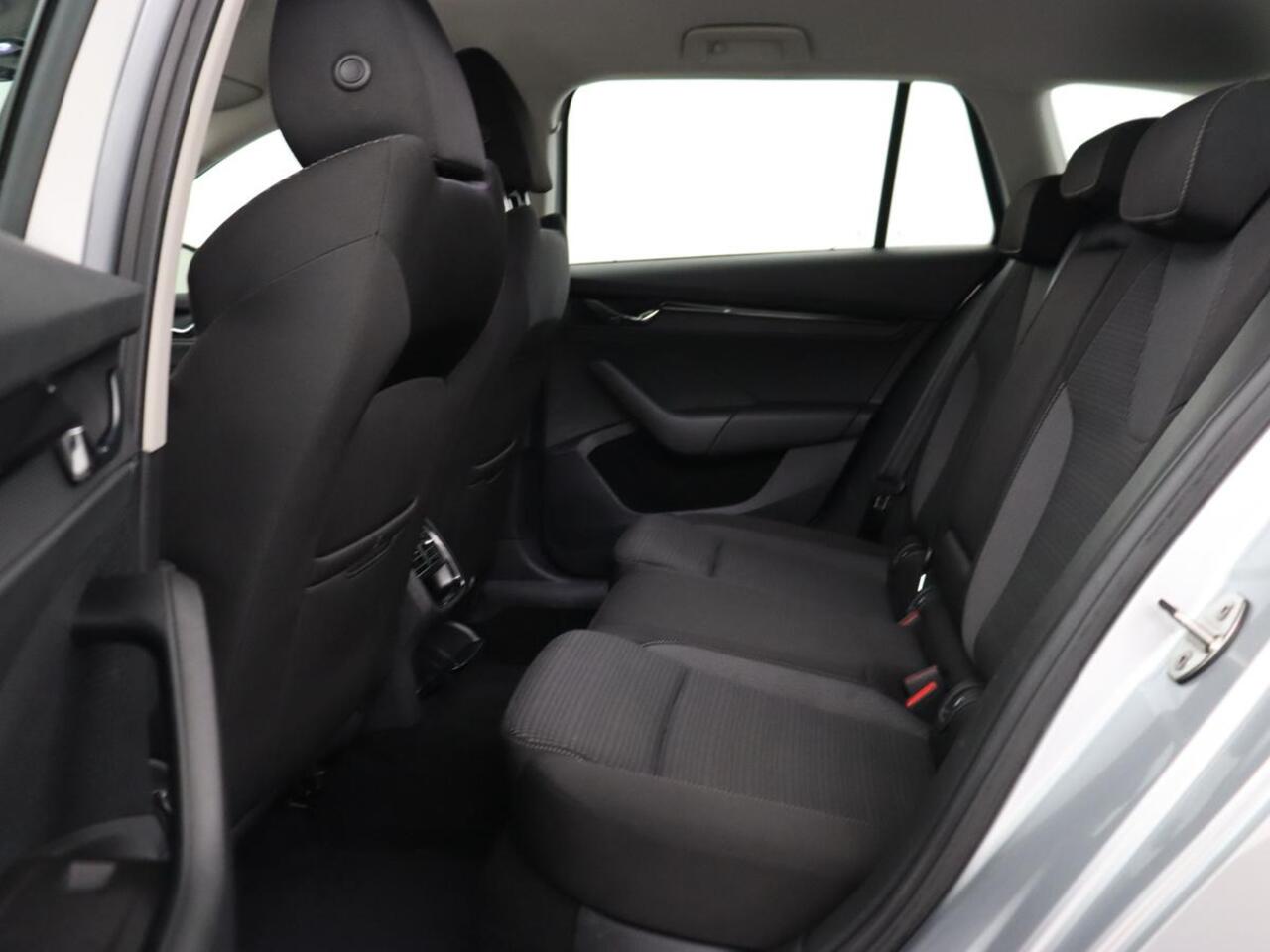 Skoda OCTAVIA 1.0 e-TSI Ambition | Stoelverwarming | Trekhaak | Carplay | Navigatie | Full LED | Parkeerhulp | Cruise control | Climate control | Bluetooth