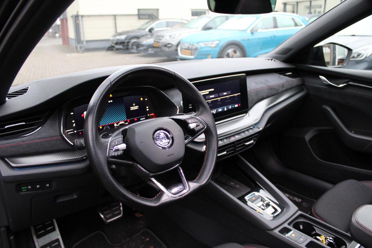 Skoda OCTAVIA Combi 2.0 TSI iV RS Panoramadak - Trekhaak - LED