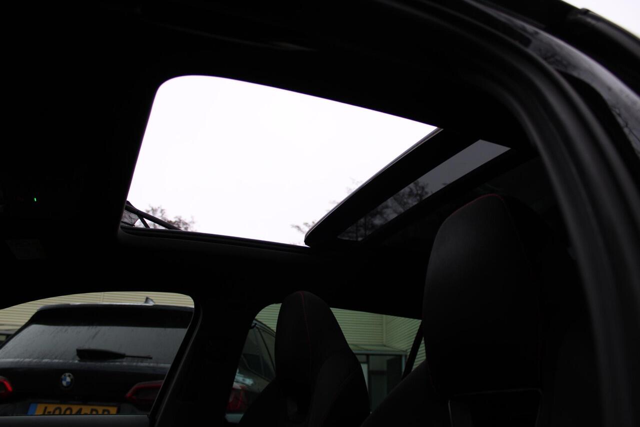 Skoda OCTAVIA Combi 2.0 TSI iV RS Panoramadak - Trekhaak - LED