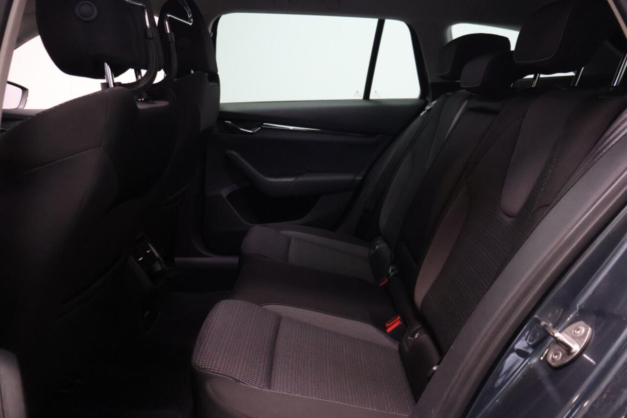 Skoda OCTAVIA Combi 1.5 TSI First Edition 150PK | Trekhaak | Stoelverwarming | Carpl