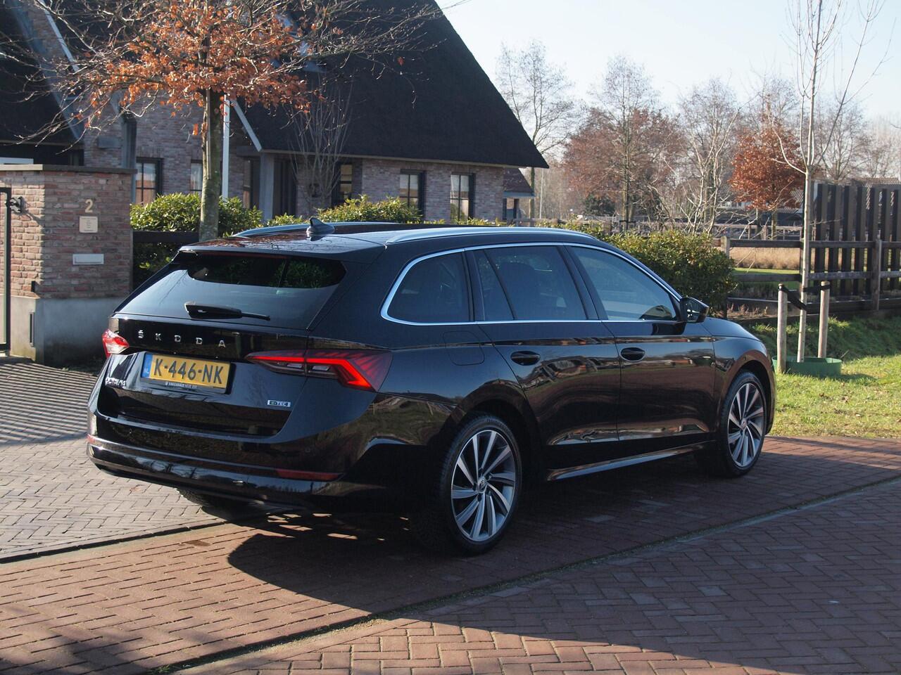 Skoda OCTAVIA Combi 1.0 e-TSI Business Edition Plus | Head-Up Display | Sfeerverlichting | Automaat | Cruise Control | Apple Carplay | Parkeersensoren |