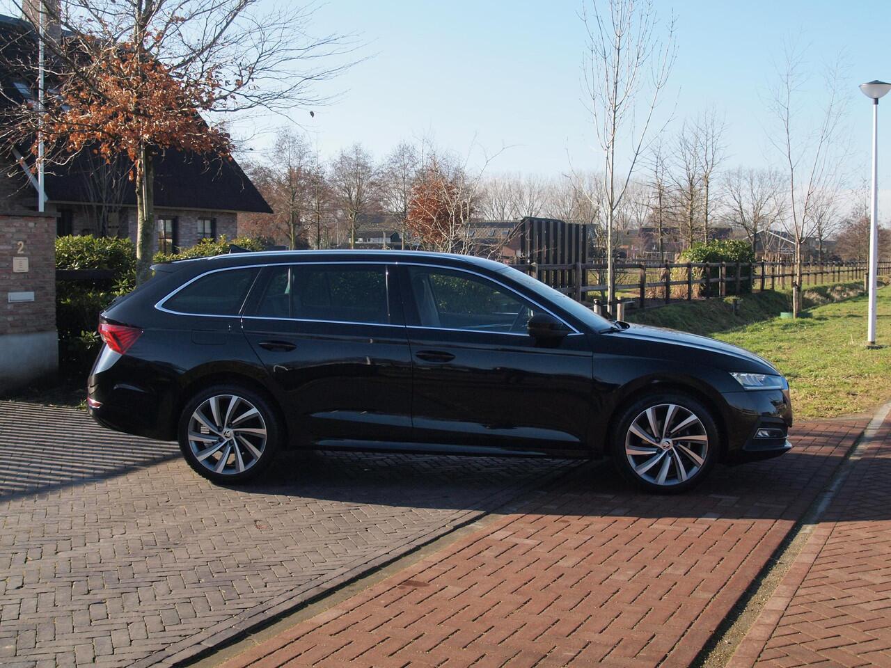 Skoda OCTAVIA Combi 1.0 e-TSI Business Edition Plus | Head-Up Display | Sfeerverlichting | Automaat | Cruise Control | Apple Carplay | Parkeersensoren |