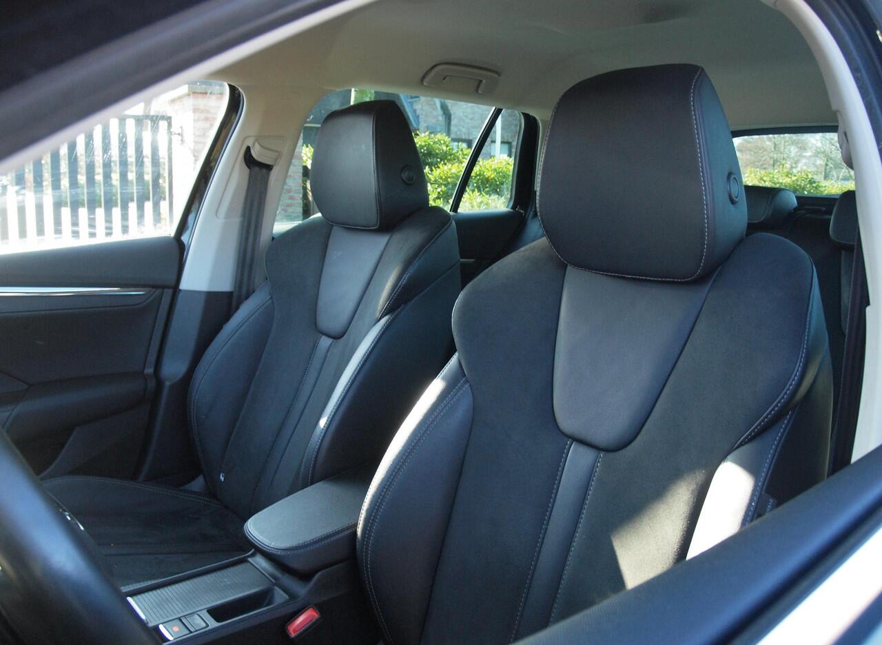 Skoda OCTAVIA Combi 1.0 e-TSI Business Edition Plus | Head-Up Display | Sfeerverlichting | Automaat | Cruise Control | Apple Carplay | Parkeersensoren |