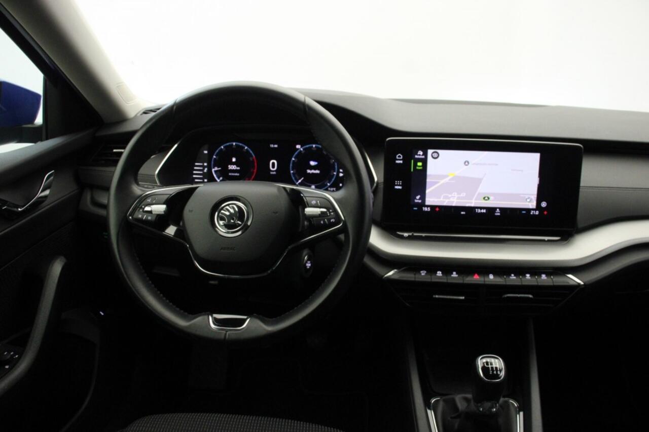 Skoda OCTAVIA Combi 1.0 TSI Business Edition - Digitaal Cockpit, Carplay, Navi, Cruise, PDC GERESERVEERD!!!