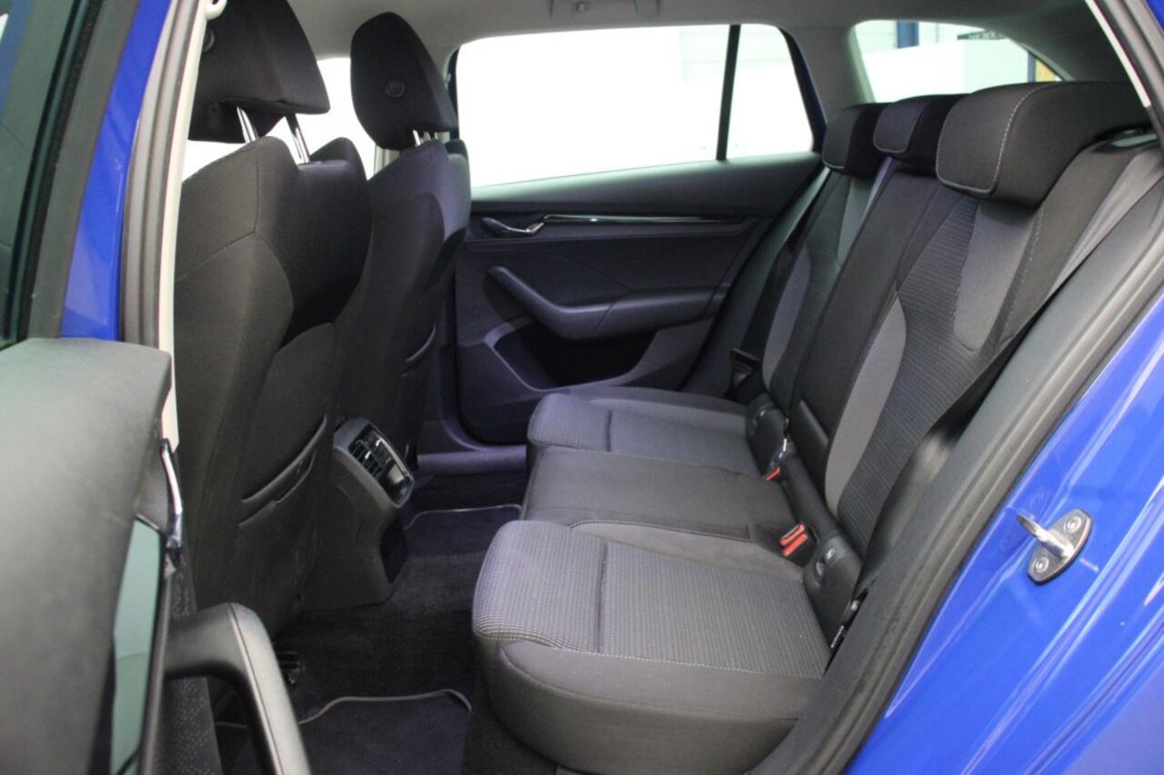 Skoda OCTAVIA Combi 1.0 TSI Business Edition - Digitaal Cockpit, Carplay, Navi, Cruise, PDC GERESERVEERD!!!