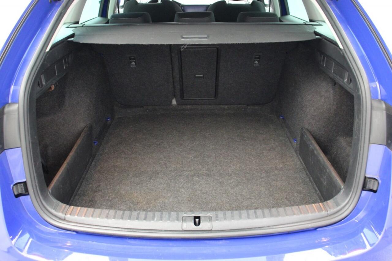 Skoda OCTAVIA Combi 1.0 TSI Business Edition - Digitaal Cockpit, Carplay, Navi, Cruise, PDC GERESERVEERD!!!