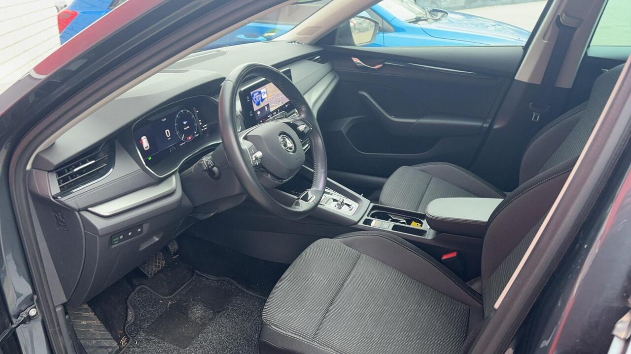 Skoda OCTAVIA Combi 1.0 e-TSI Business Edition AUTOMAAT / TREKHAAK / FULL LED / NAVI / CARPLAY / CLIMA / PDC / BLUETOOTH / CRUISE / NL-AUTO