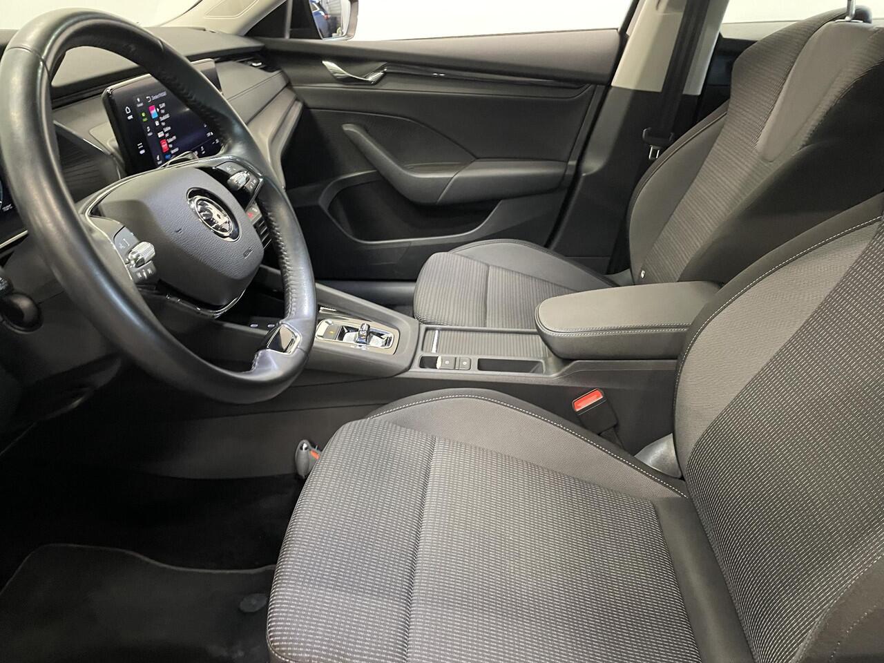 Skoda OCTAVIA Combi 1.0 e-TSI Business Edition Airco ECC Navi Carplay PDC VA DAB+ Full LED Cruise Control