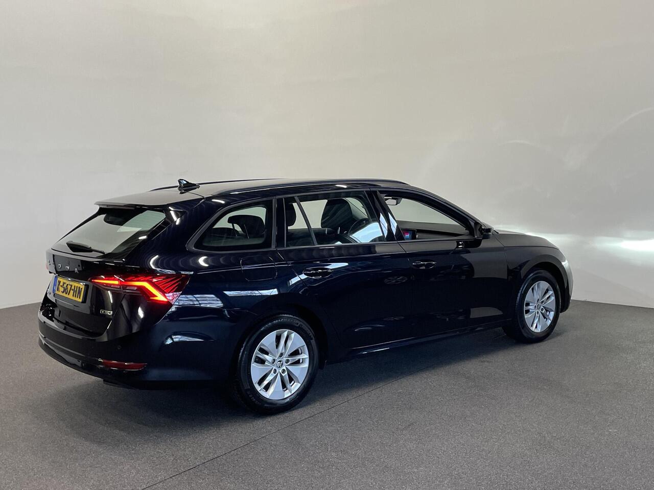 Skoda OCTAVIA Combi 1.0 e-TSI Business Edition Airco ECC Navi Carplay PDC VA DAB+ Full LED Cruise Control