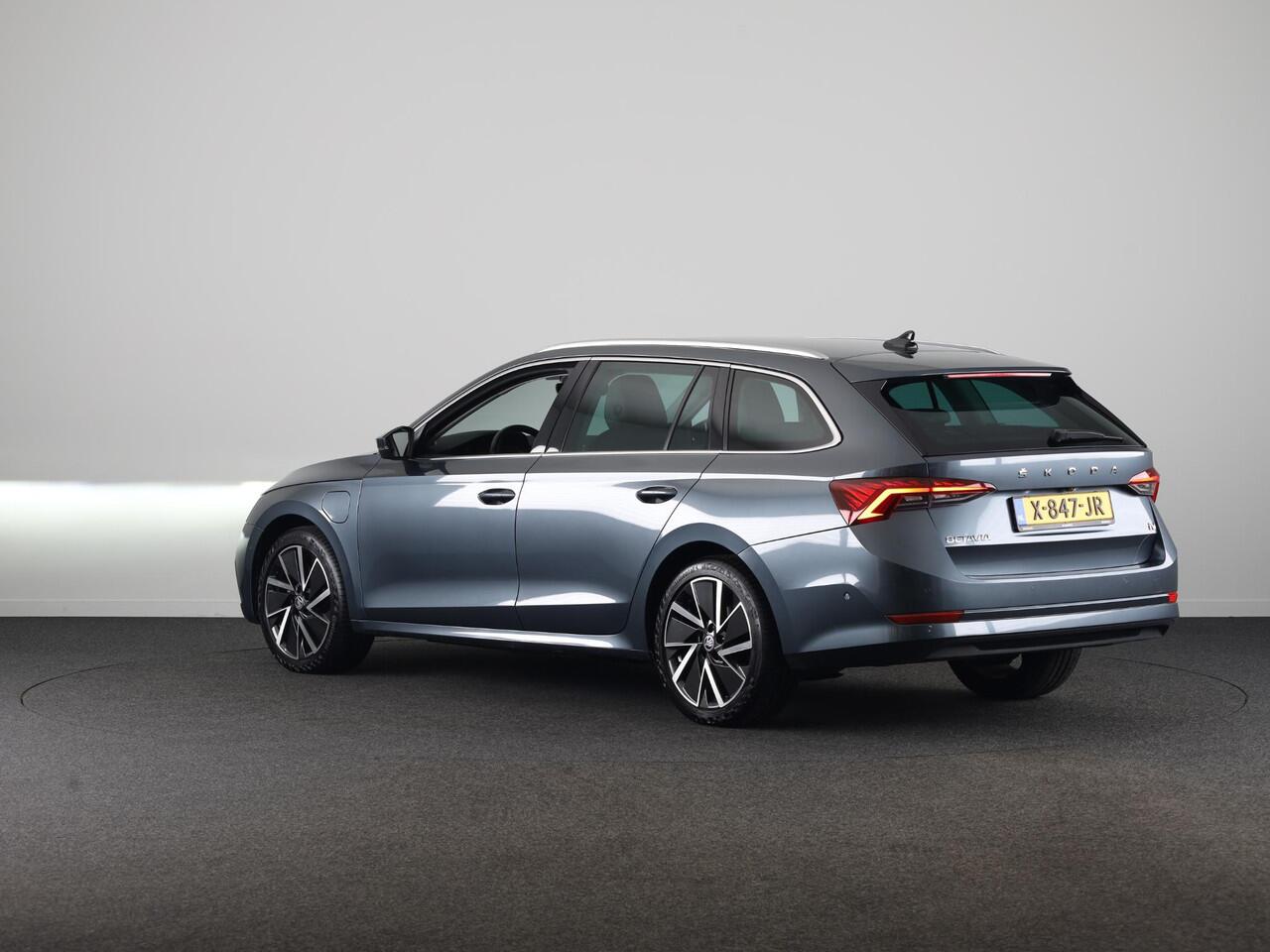 Skoda OCTAVIA Combi 1.4 TSI iV PHEV Business Edition Plus 204pk | Navigatie | Head up Display | ELektrisch verstelbare stoelen met geheugen | Parkeercamera