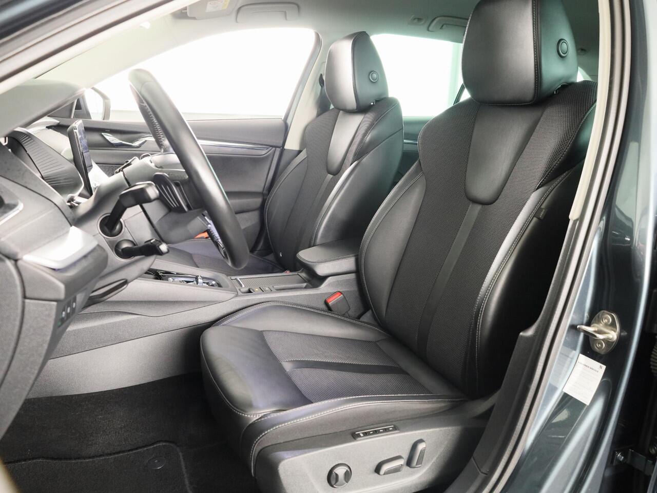 Skoda OCTAVIA Combi 1.4 TSI iV PHEV Business Edition Plus 204pk | Navigatie | Head up Display | ELektrisch verstelbare stoelen met geheugen | Parkeercamera