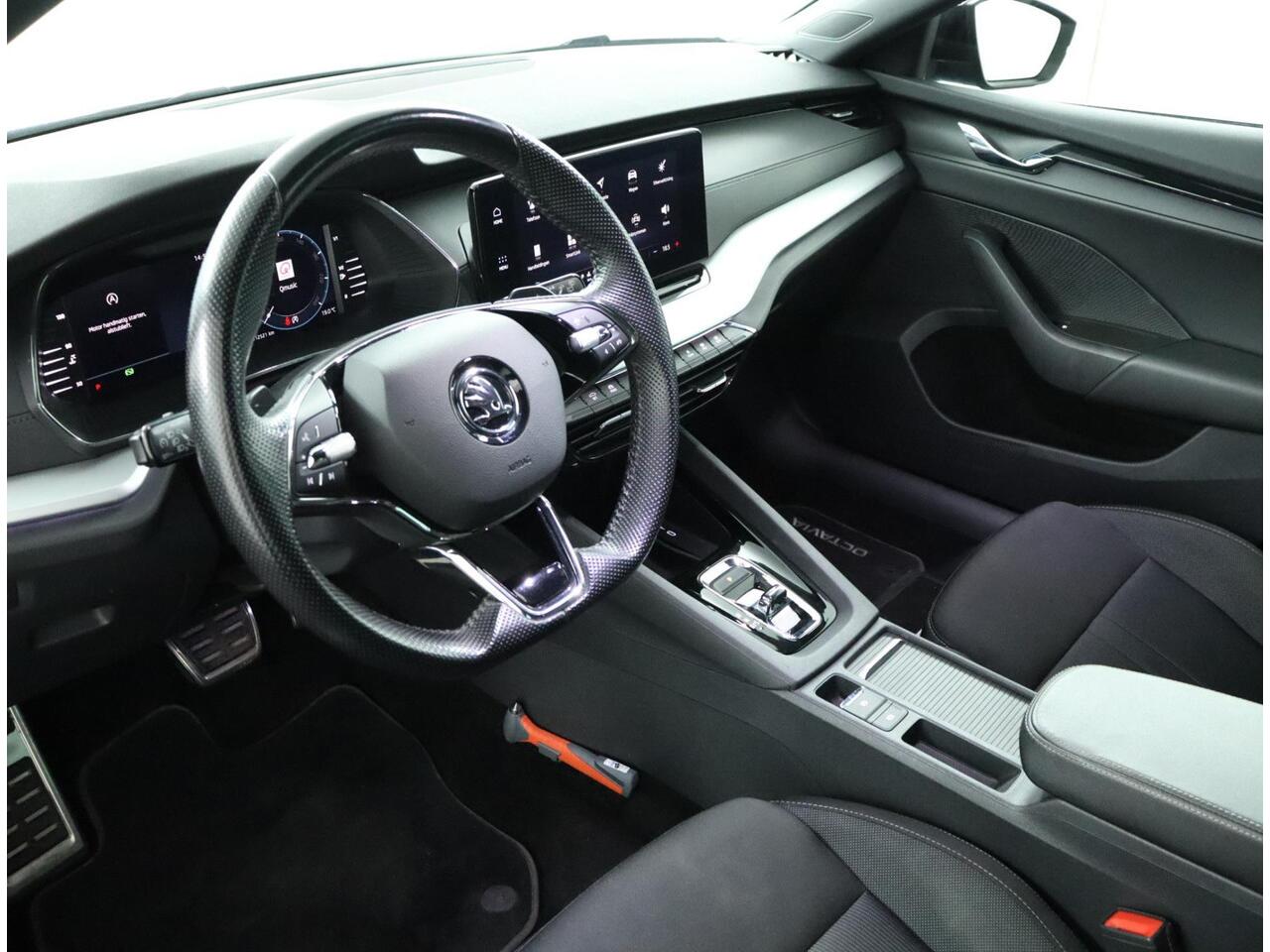 Skoda OCTAVIA Combi 1.0 e-TSI Sport Business |NAP |1e eigenaar |Dealeronderhouden|Trekhaak|Apple carplay