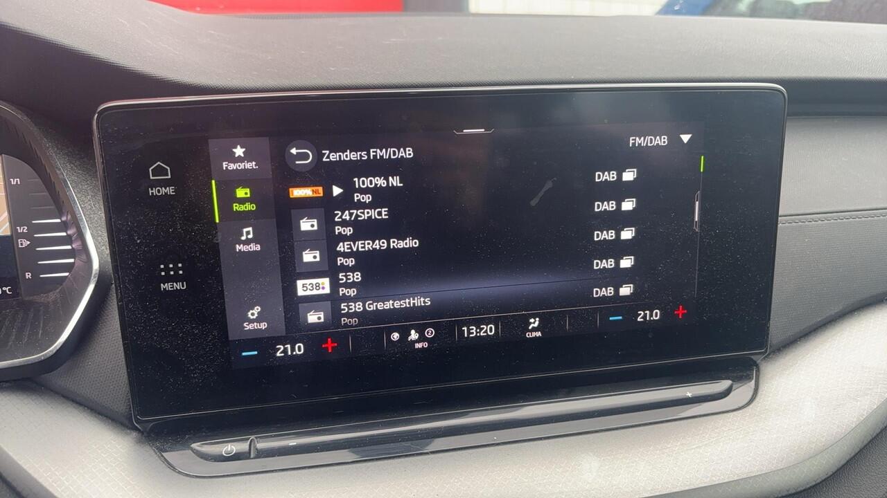 Skoda OCTAVIA Combi 1.0 e-TSI Business Edition AUTOMAAT / TREKHAAK / CLIMA / CARPLAY / FULL LED / PDC / BLUETOOTH / CRUISE / NL-AUTO