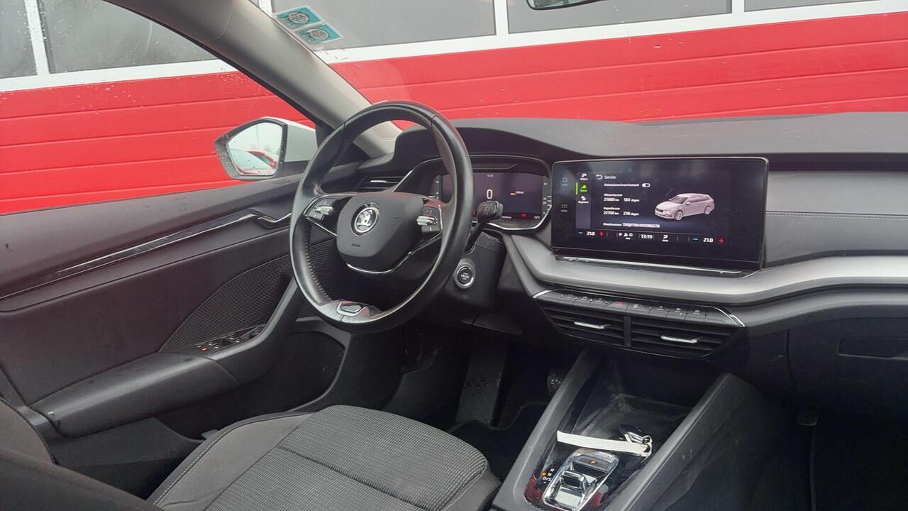 Skoda OCTAVIA Combi 1.0 e-TSI Business Edition AUTOMAAT / TREKHAAK / CLIMA / CARPLAY / FULL LED / PDC / BLUETOOTH / CRUISE / NL-AUTO