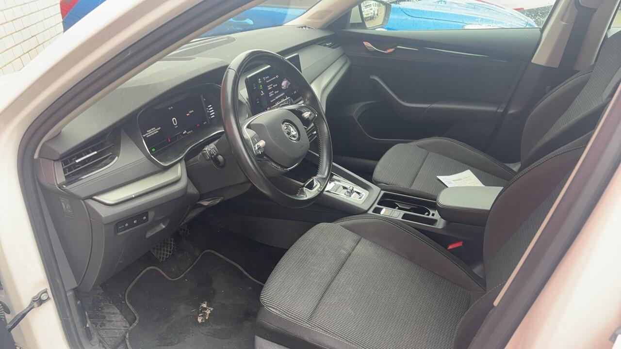 Skoda OCTAVIA Combi 1.0 e-TSI Business Edition AUTOMAAT / TREKHAAK / CLIMA / CARPLAY / FULL LED / PDC / BLUETOOTH / CRUISE / NL-AUTO