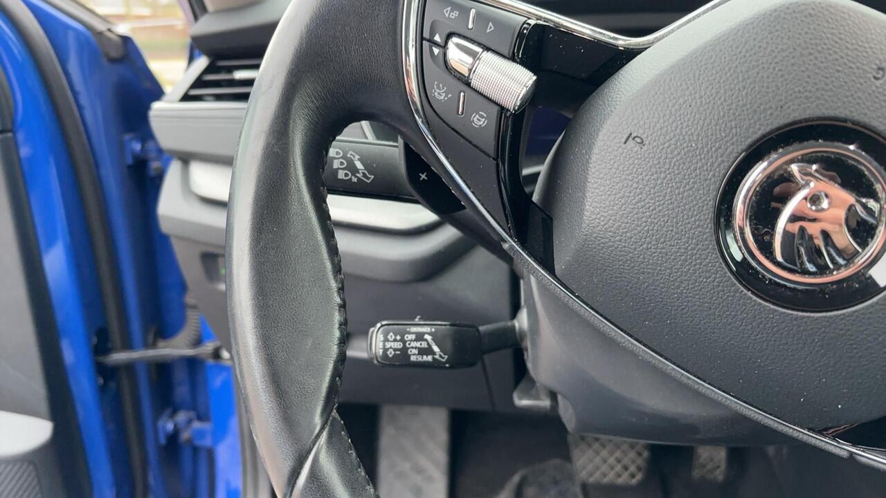 Skoda OCTAVIA Combi 1.0 e-TSI Business Edition AUTOMAAT / TREKHAAK / ACC / FULL LED / NAVI / CARPLAY / CLIMA / PDC / NL-AUTO