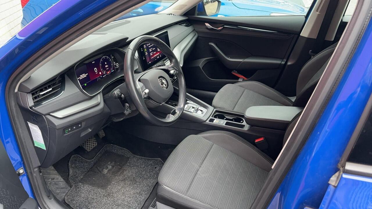 Skoda OCTAVIA Combi 1.0 e-TSI Business Edition AUTOMAAT / TREKHAAK / ACC / FULL LED / NAVI / CARPLAY / CLIMA / PDC / NL-AUTO