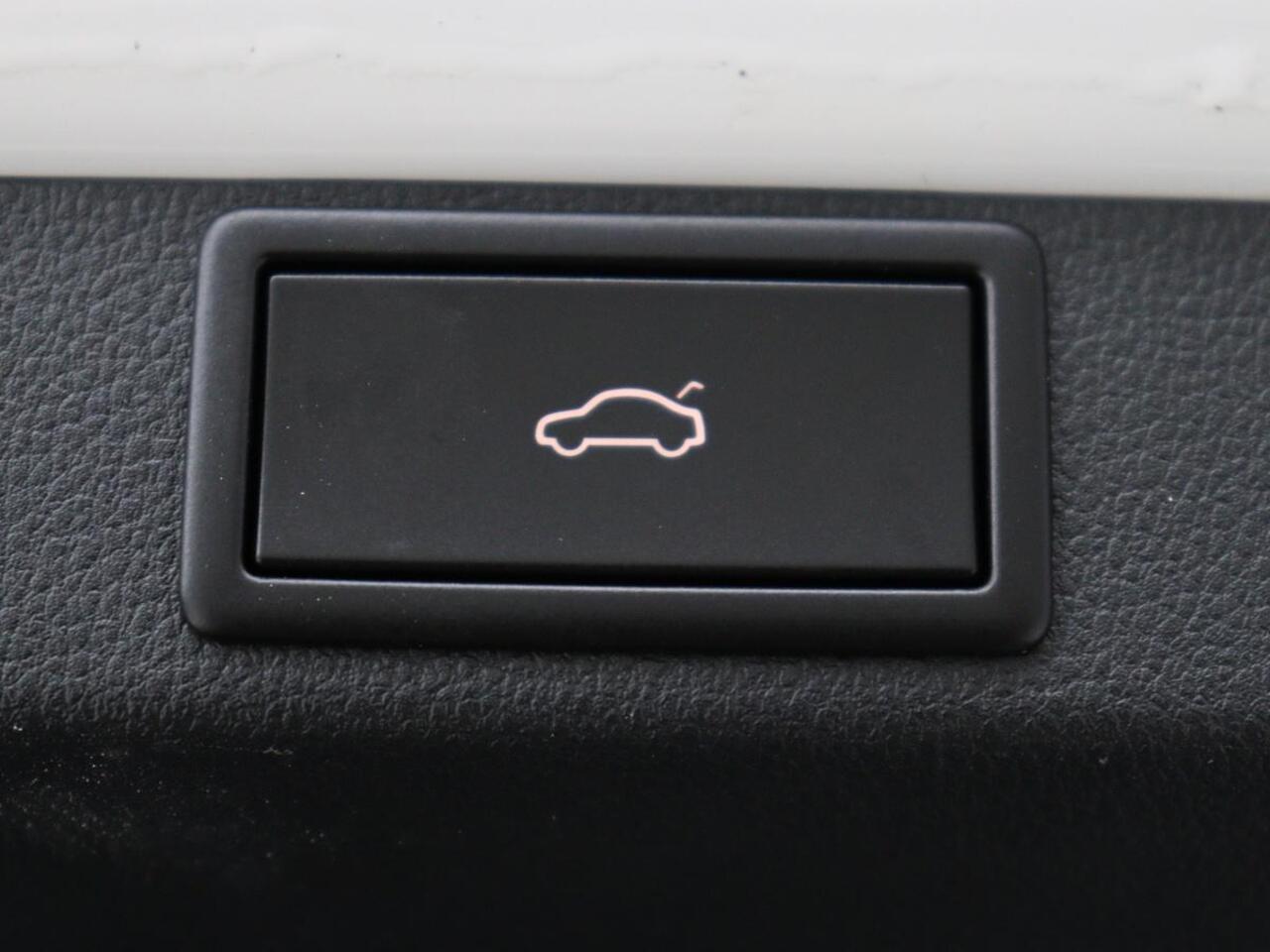 Skoda OCTAVIA 1.0 e-TSI Business Edition | 61.800km NAP | Camera | Carplay | Navigatie | Full LED | Parkeerhulp | Digital Cockpit | Cruise control