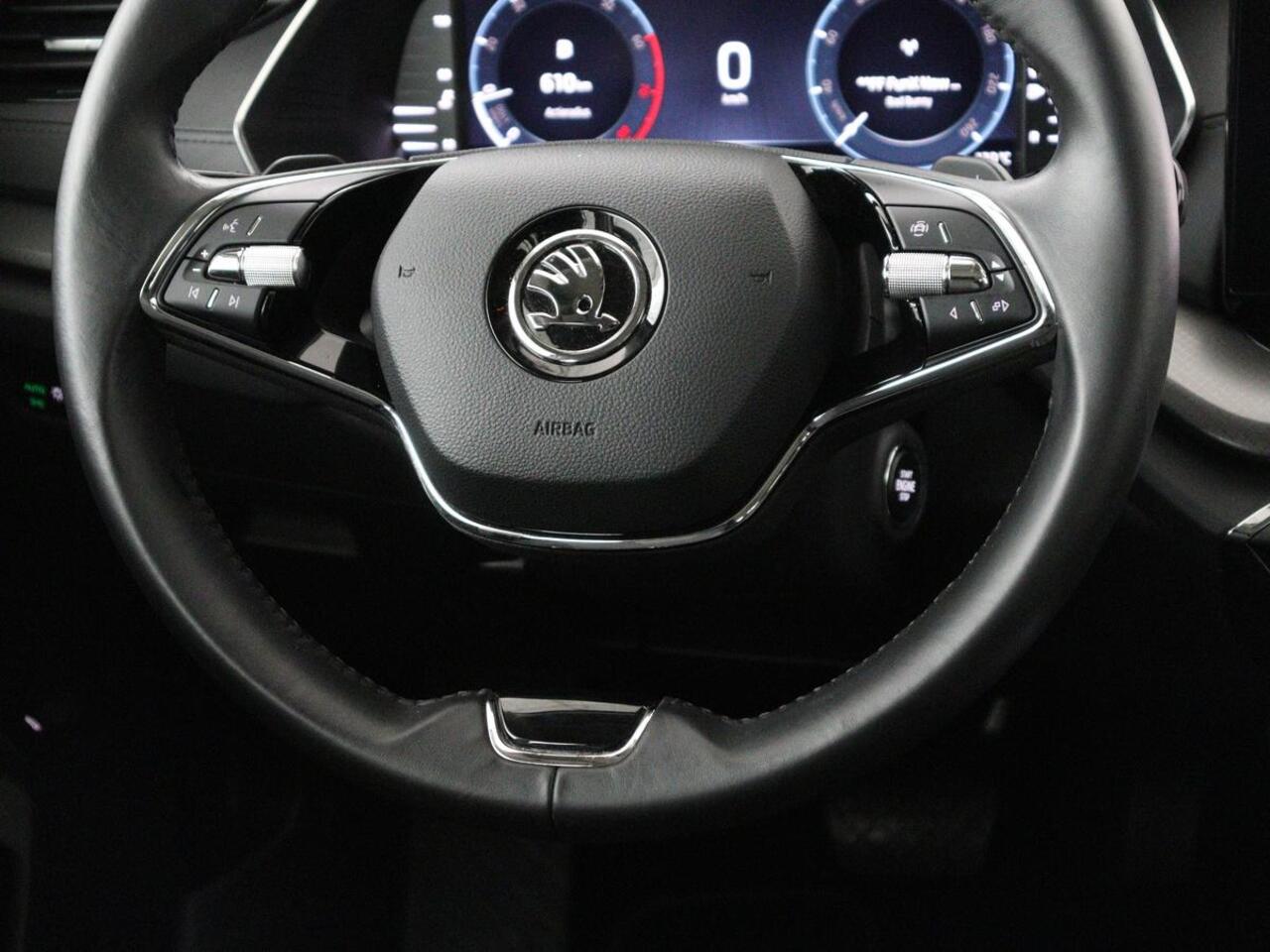 Skoda OCTAVIA 1.0 e-TSI Business Edition | 61.800km NAP | Camera | Carplay | Navigatie | Full LED | Parkeerhulp | Digital Cockpit | Cruise control