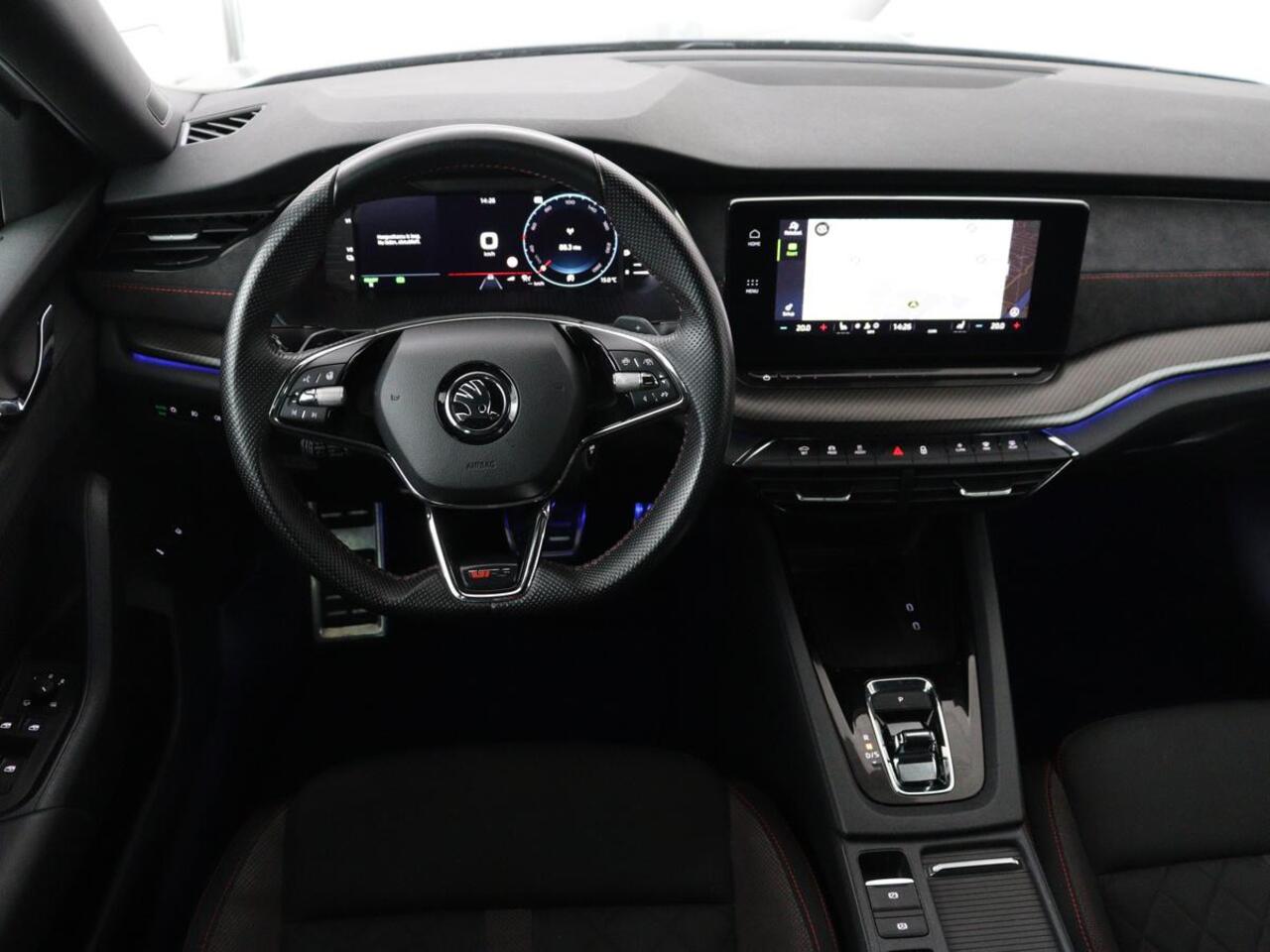 Skoda OCTAVIA 1.4 TSI RS iV PHEV Business | Stoelverwarming | Adaptive cruise | Side Assist | Camera | Alcantara | Matrix LED | Carplay | Sfeerverlichting | Navigatie |