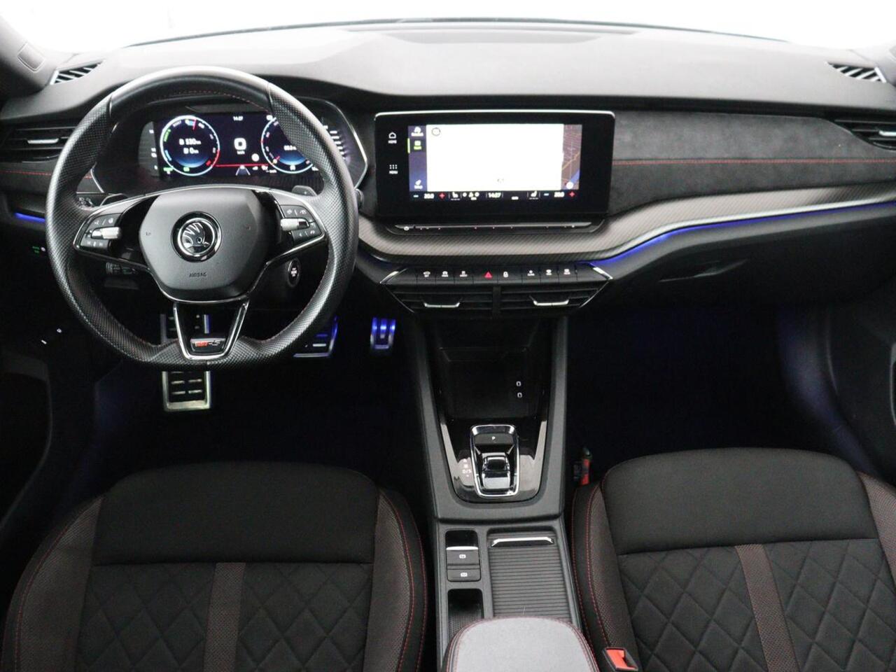 Skoda OCTAVIA 1.4 TSI RS iV PHEV Business | Stoelverwarming | Adaptive cruise | Side Assist | Camera | Alcantara | Matrix LED | Carplay | Sfeerverlichting | Navigatie |