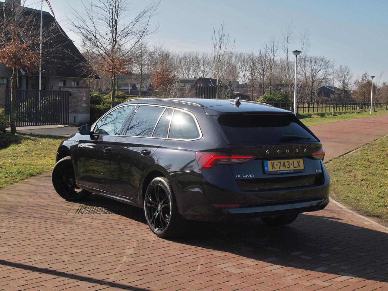 Skoda OCTAVIA Combi 1.0 e-TSI Business Edition | DSG - Automaat | Black Optic | Camera | 18 Inch Zwarte Velgen | NL-Auto |