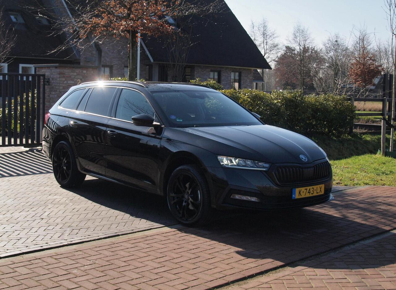 Skoda OCTAVIA Combi 1.0 e-TSI Business Edition | DSG - Automaat | Black Optic | Camera | 18 Inch Zwarte Velgen | NL-Auto |