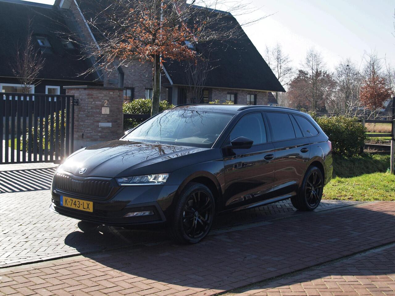 Skoda OCTAVIA Combi 1.0 e-TSI Business Edition | DSG - Automaat | Black Optic | Camera | 18 Inch Zwarte Velgen | NL-Auto |