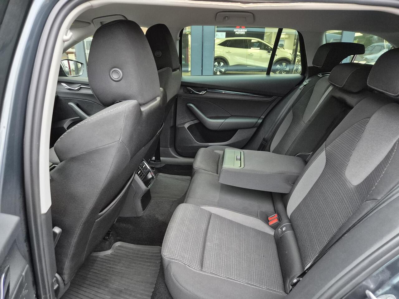 Skoda OCTAVIA Combi 1.5 TSI Comfort line | AppleCarplay / AndroidAuto | Keyless |