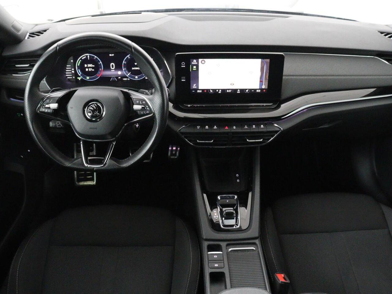 Skoda OCTAVIA 1.4 TSI iV PHEV Sportline | SOH 92% | Head-Up | Adaptive Cruise | Carplay | Stoelverwarming | Side Assist | Memory | Navigatie | Full LED | Sfeerverlichting | Canton Sound | PHEV | Plug In