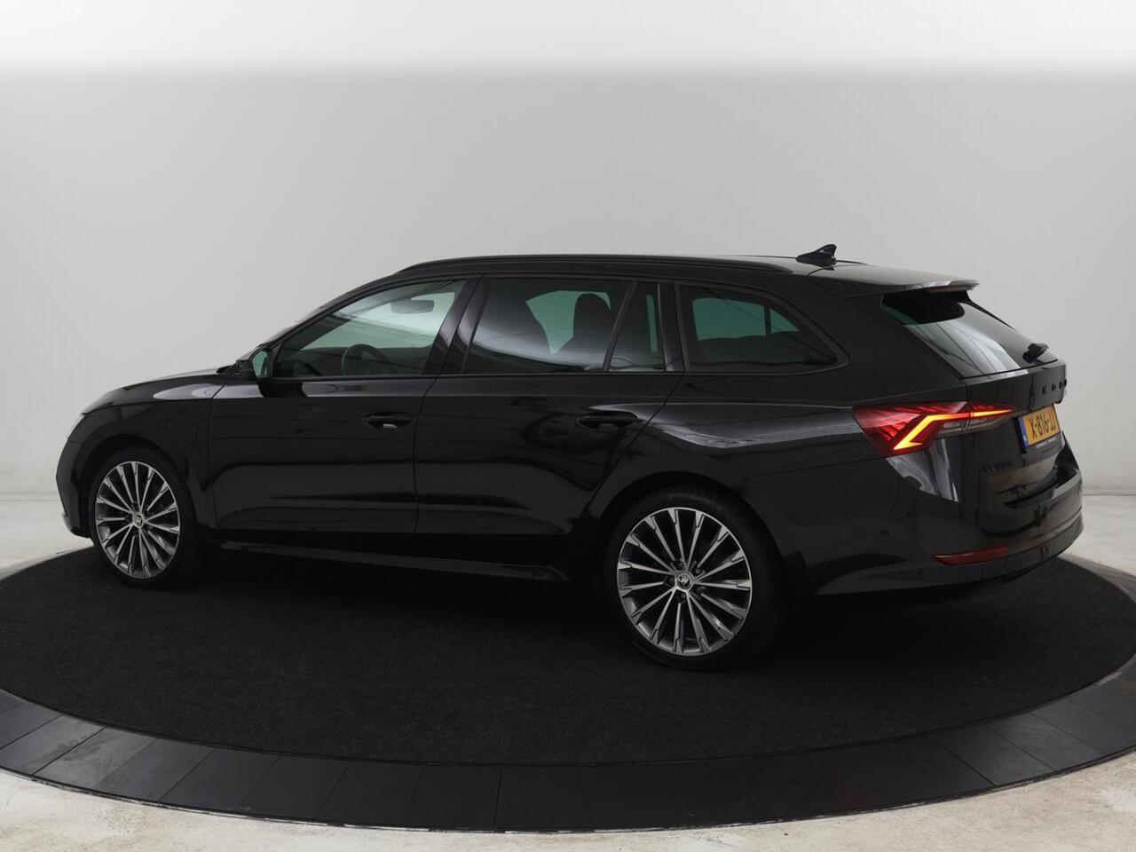 Skoda OCTAVIA 1.4 TSI iV PHEV Sportline | SOH 92% | Head-Up | Adaptive Cruise | Carplay | Stoelverwarming | Side Assist | Memory | Navigatie | Full LED | Sfeerverlichting | Canton Sound | PHEV | Plug In