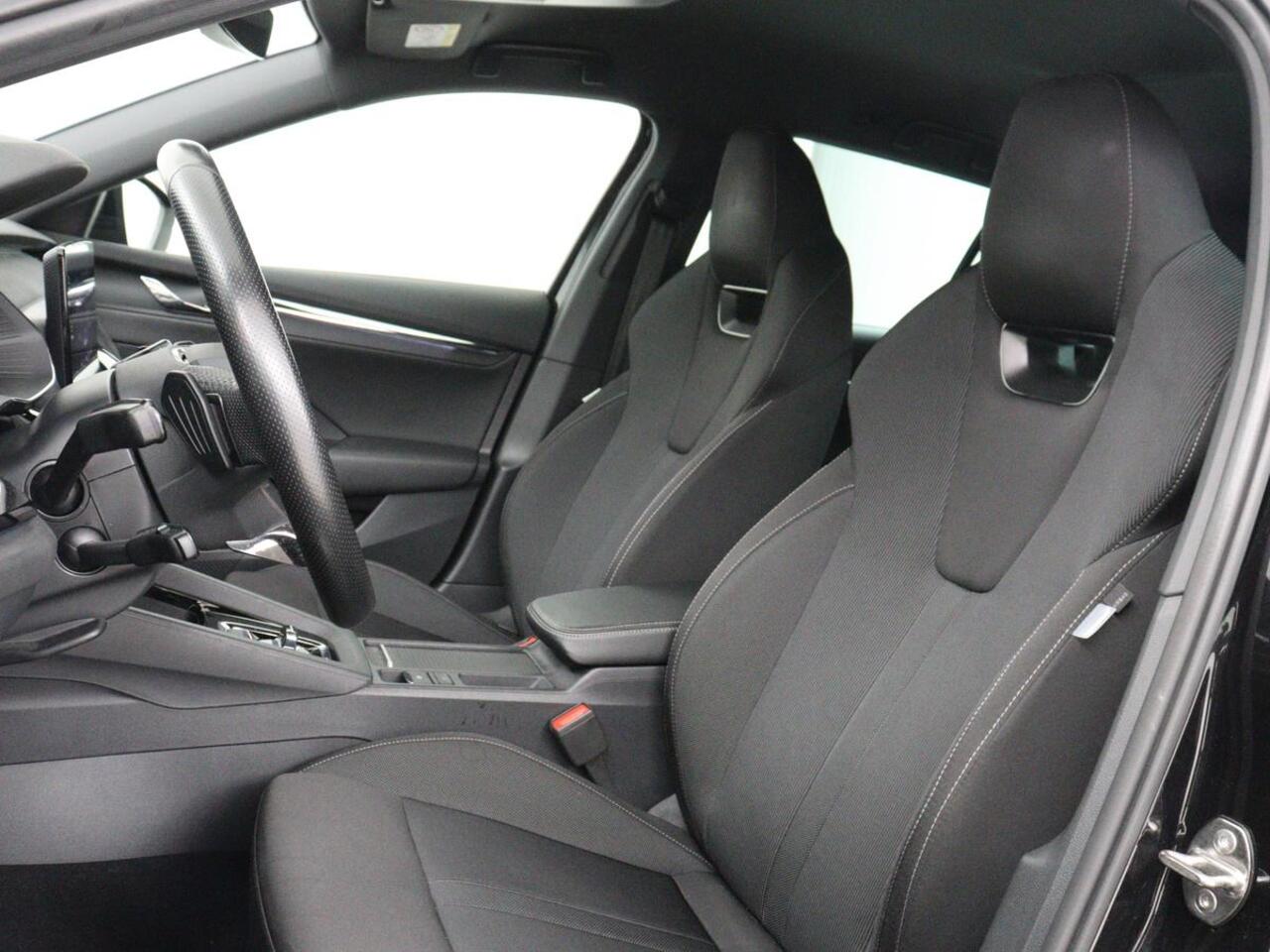 Skoda OCTAVIA 1.4 TSI iV PHEV Sportline | SOH 92% | Head-Up | Adaptive Cruise | Carplay | Stoelverwarming | Side Assist | Memory | Navigatie | Full LED | Sfeerverlichting | Canton Sound | PHEV | Plug In