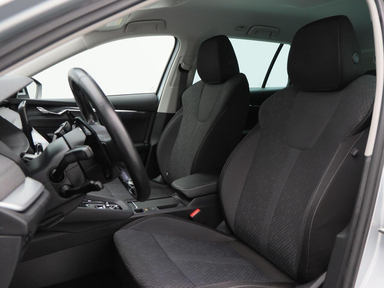 Skoda OCTAVIA Combi 1.4 TSI 204 Pk iV PHEV Business Edition Plus | Adaptive Cruise | Voorstoelen/Achterbank Verwarming | Stuur Verwarming | Full LED | Camera | 99.004 Km !!