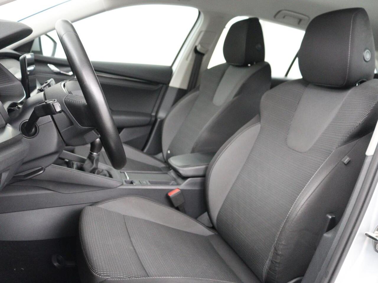 Skoda OCTAVIA 1.0 TSI Business Edition | Trekhaak | Carplay | Navigatie | Full LED | Parkeerhulp | Climate control | Digital Cockpit | Bluetooth