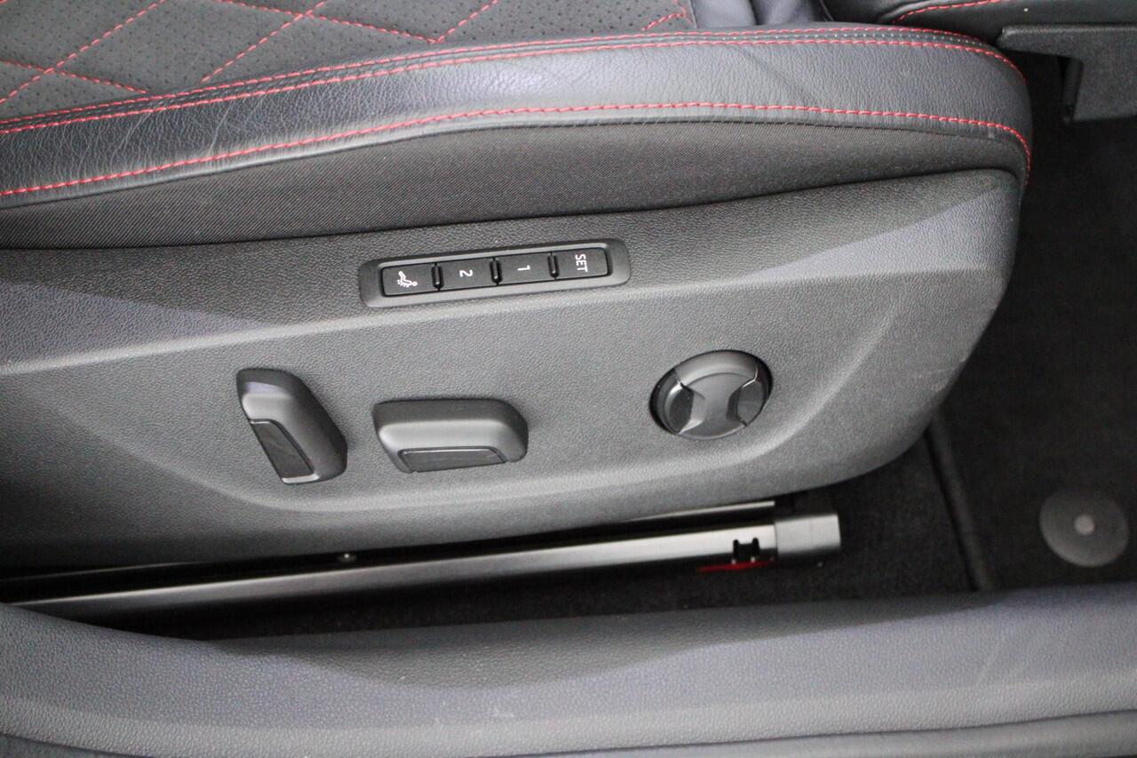 Skoda OCTAVIA Combi RS 1.4 TSI IV 245pk DSG Camera Keyless Memory Stoelverwarming Carplay