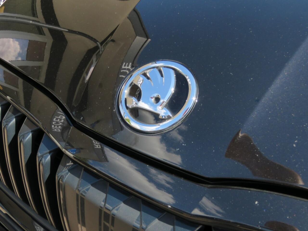 Skoda OCTAVIA 1.4 TSI 204PK IV PHEV SPORTLINE / 19 Inch / Memory Sportstoelen / Zwarte hemel / Stoelverw. / BOVAG garantie