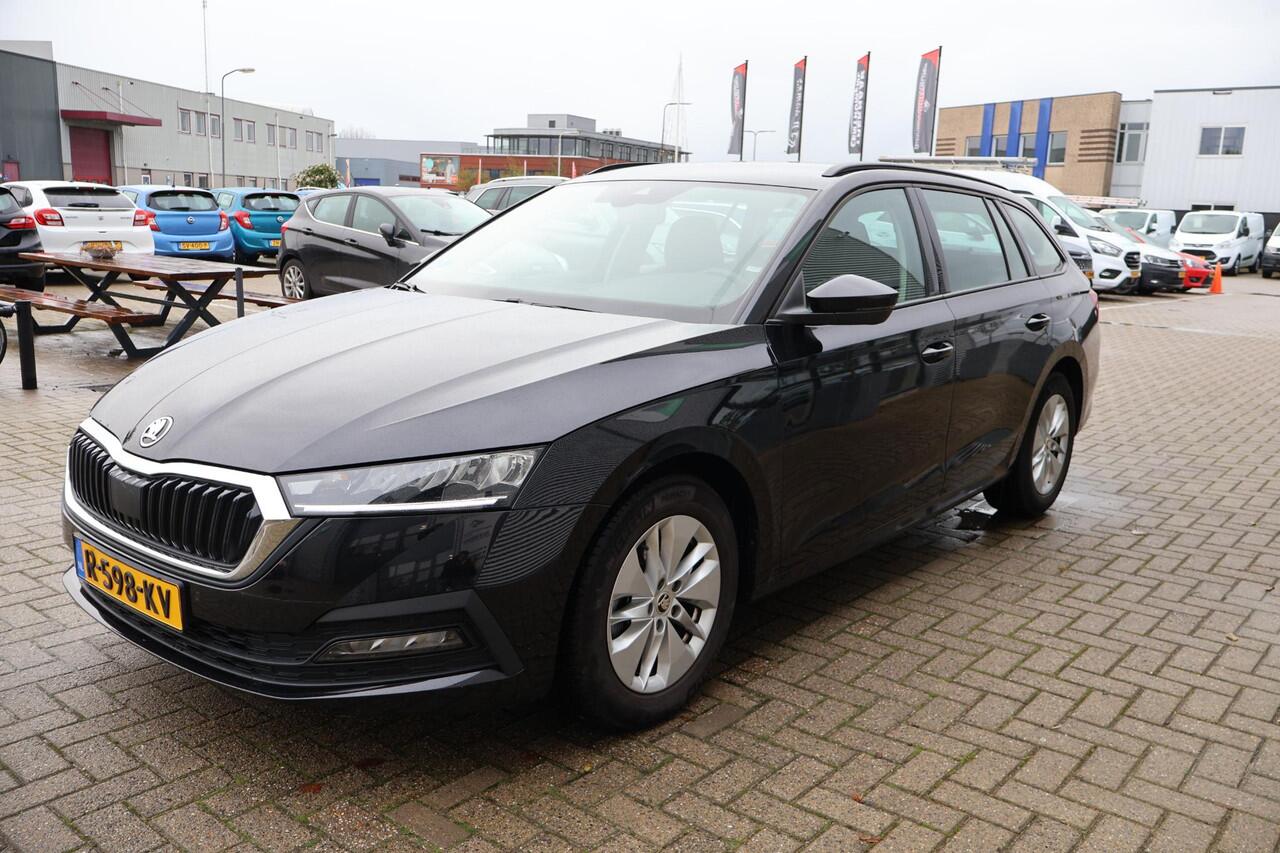 Skoda OCTAVIA Combi 1.0 Business Edition 1e Eigenaar | NL-Auto | Volledig Onderh. | BTW | Stoelverwarming | Camera | Navi | Elek Klep | Cruise | Full-Led | Keyless | DAB | PDC |
