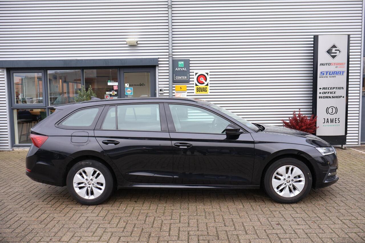 Skoda OCTAVIA Combi 1.0 Business Edition 1e Eigenaar | NL-Auto | Volledig Onderh. | BTW | Stoelverwarming | Camera | Navi | Elek Klep | Cruise | Full-Led | Keyless | DAB | PDC |