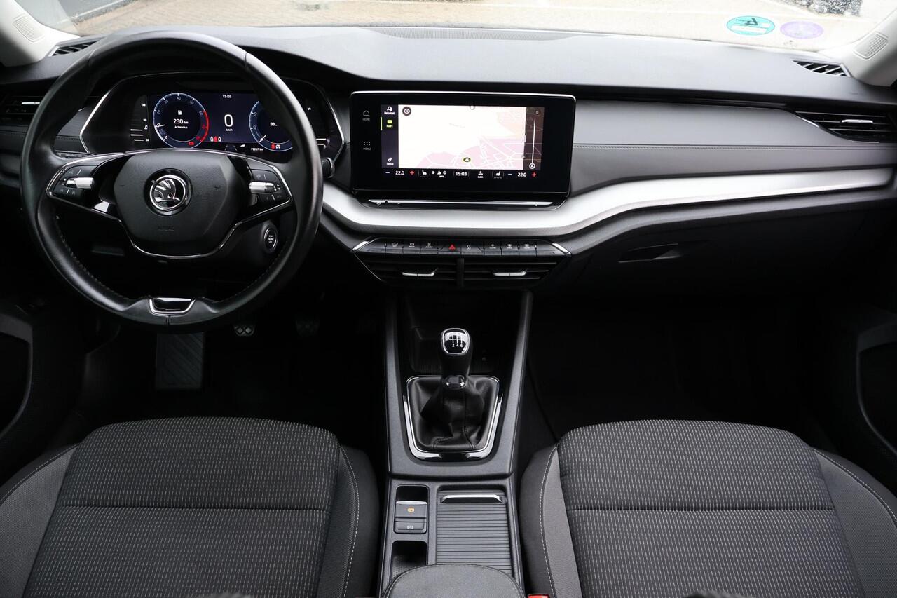 Skoda OCTAVIA Combi 1.0 Business Edition 1e Eigenaar | NL-Auto | Volledig Onderh. | BTW | Stoelverwarming | Camera | Navi | Elek Klep | Cruise | Full-Led | Keyless | DAB | PDC |