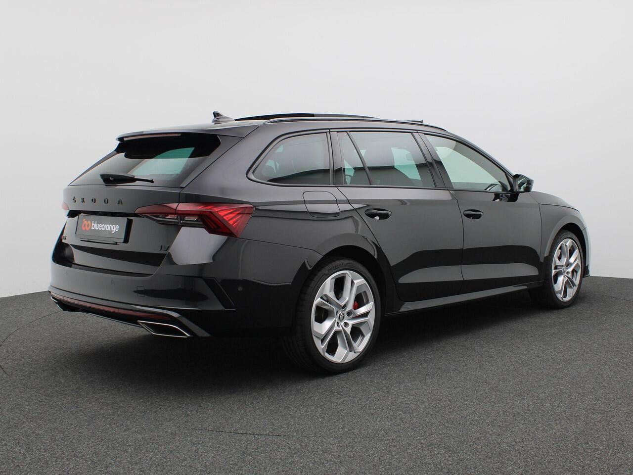 Skoda OCTAVIA Combi 1.4 TSI RS iV PHEV Business 245PK DSG Pano-Schuifdak, 98% SOH, Memorystoel, Head-Up Display, Side Assist, 19" LM Velgen, Navi